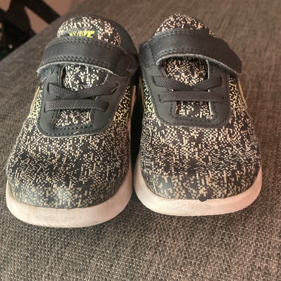 Toddler Nike flex contact shoe sz 9 - Picture 2 of 4